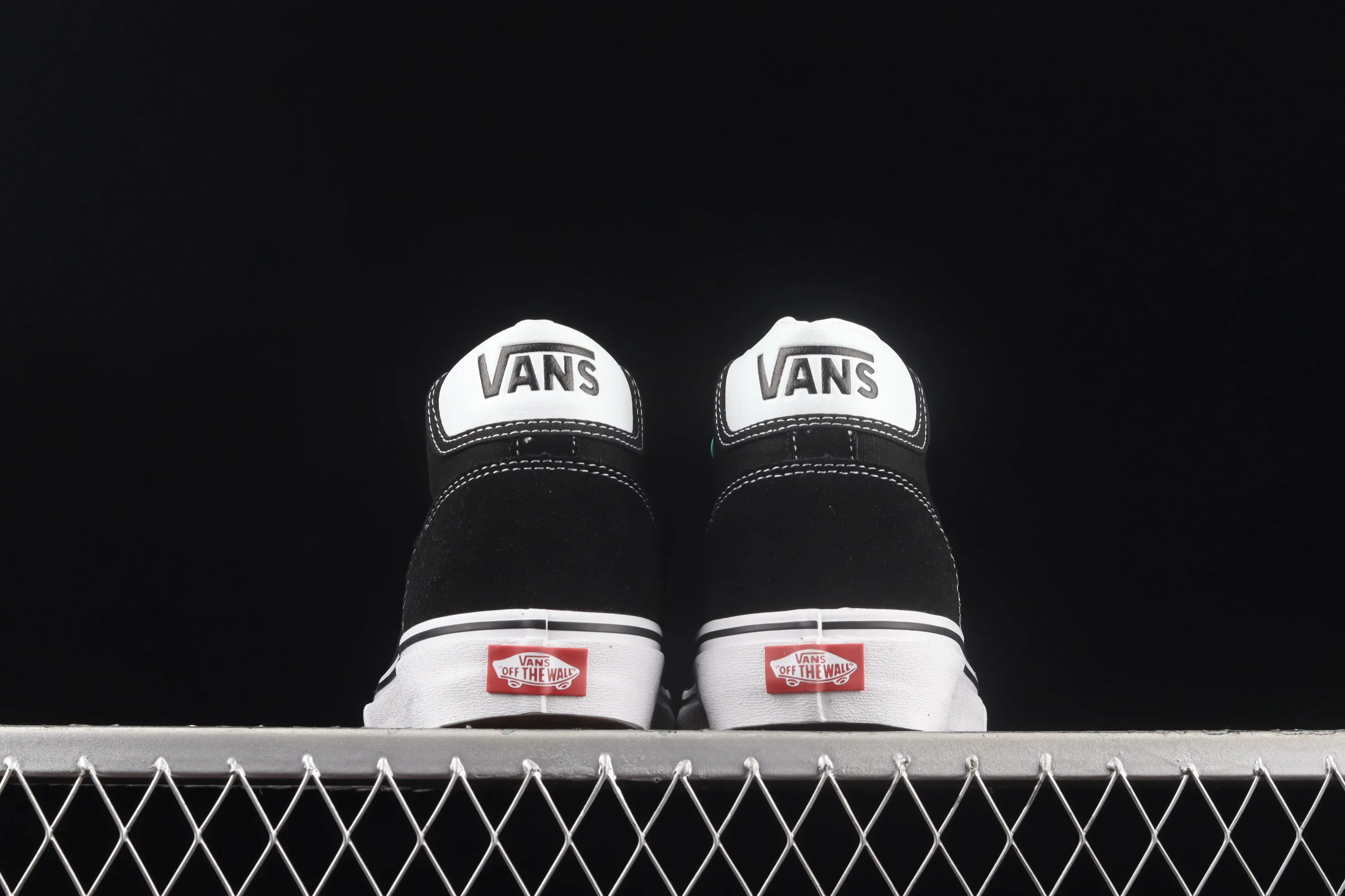 All categories Vans Vans series Vans Mid Vans China Vans Style 37 Mid Anaheim Shawn Yue's same style mid-top casual sneakers VN0A4BTR8UG